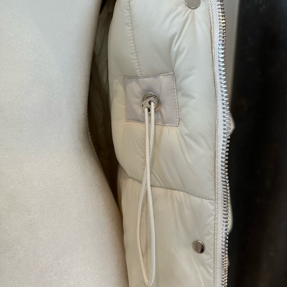 Monte Cervino winter white, long white puffer jacket size small - Picture 7 of 9
